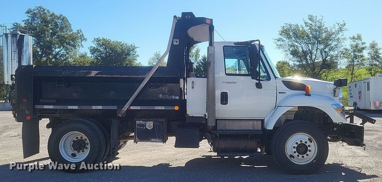 image for item DQ3704 2012 International  7400 SBA  dump truck