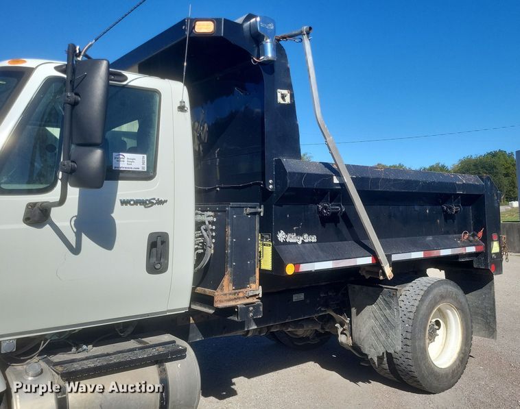 image for item DQ3704 2012 International  7400 SBA  dump truck