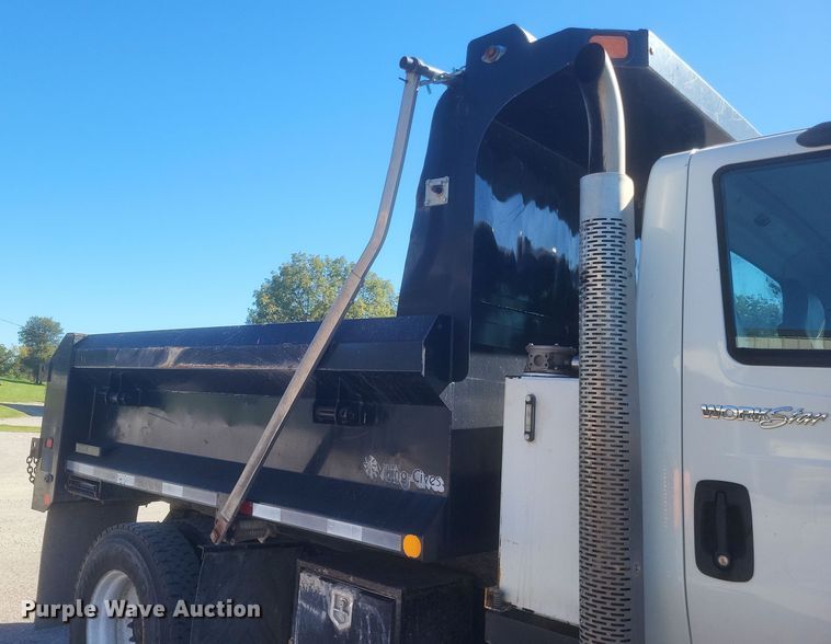 image for item DQ3704 2012 International  7400 SBA  dump truck