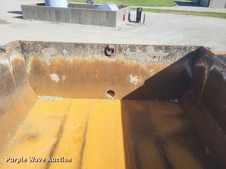 image for item DQ3704 2012 International  7400 SBA  dump truck