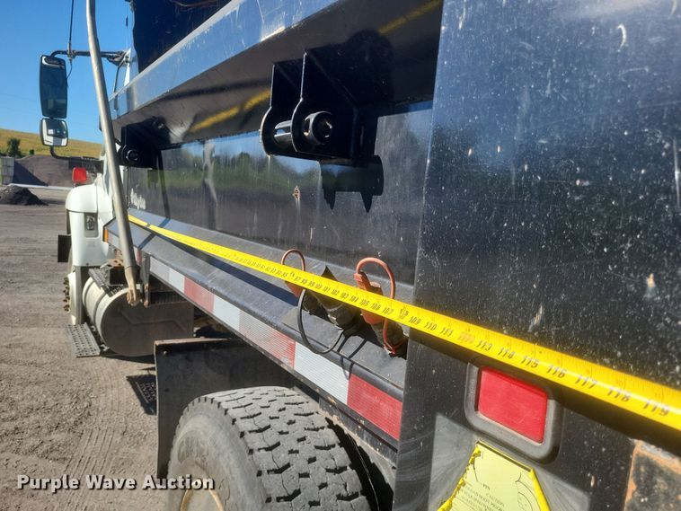 image for item DQ3704 2012 International  7400 SBA  dump truck