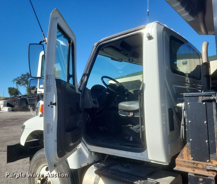 image for item DQ3704 2012 International  7400 SBA  dump truck