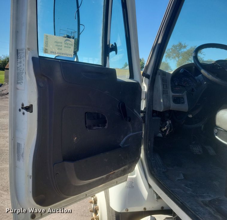 image for item DQ3704 2012 International  7400 SBA  dump truck