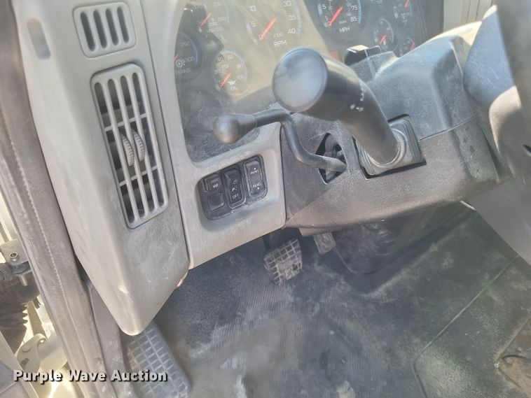 image for item DQ3704 2012 International  7400 SBA  dump truck