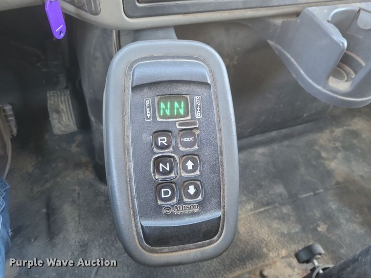 image for item DQ3704 2012 International  7400 SBA  dump truck