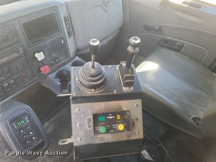 image for item DQ3704 2012 International  7400 SBA  dump truck