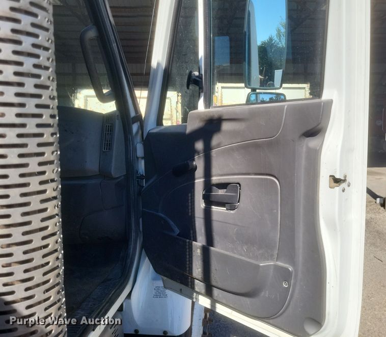 image for item DQ3704 2012 International  7400 SBA  dump truck