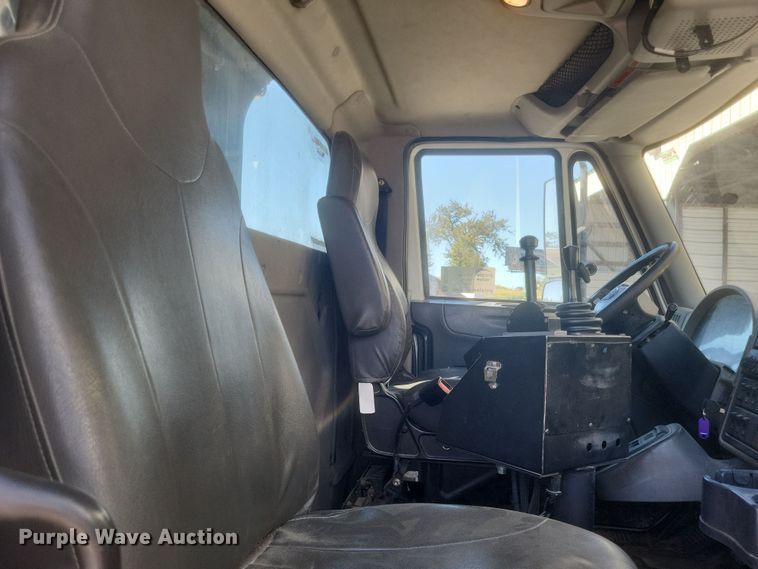 image for item DQ3704 2012 International  7400 SBA  dump truck