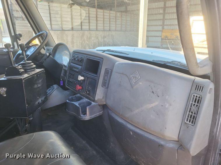 image for item DQ3704 2012 International  7400 SBA  dump truck