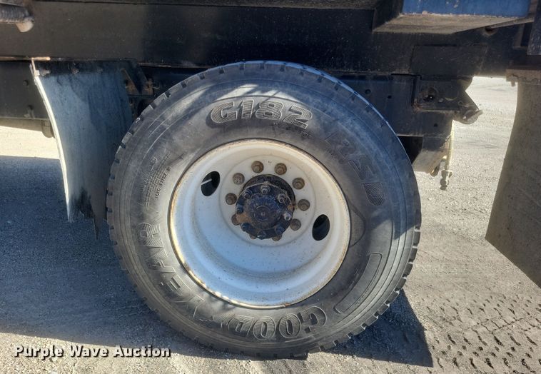 image for item DQ3704 2012 International  7400 SBA  dump truck