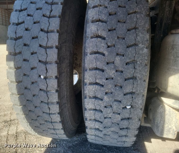 image for item DQ3704 2012 International  7400 SBA  dump truck