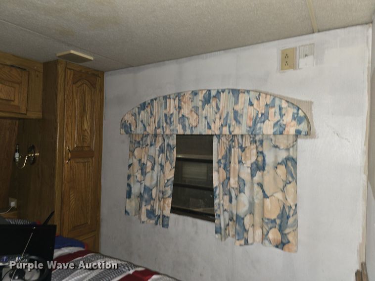 image for item DQ5161 1993 Travel Supreme camper