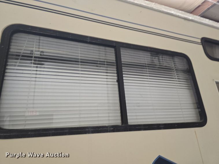 image for item DQ5164 1995 Ford  Econoline E350 Montana Tioga RV