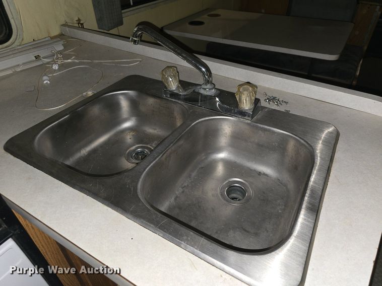 image for item DQ5164 1995 Ford  Econoline E350 Montana Tioga RV