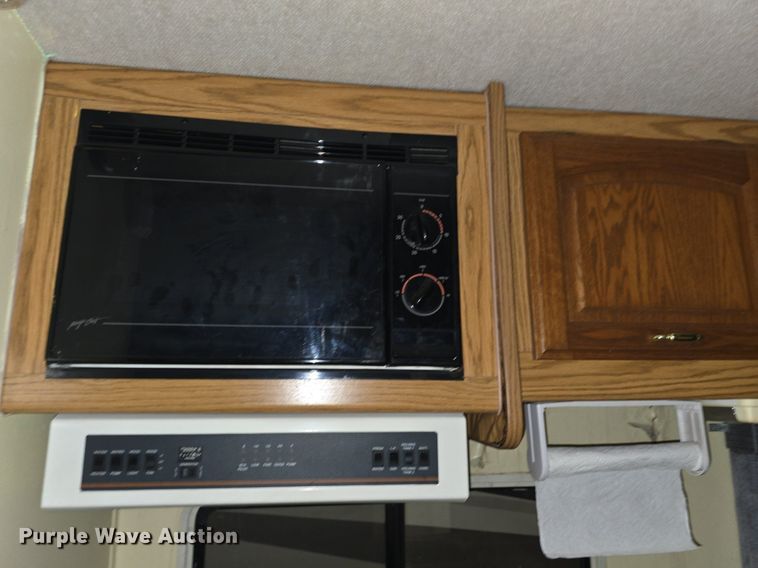 image for item DQ5164 1995 Ford  Econoline E350 Montana Tioga RV