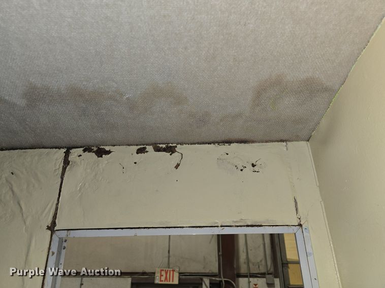 image for item DQ5164 1995 Ford  Econoline E350 Montana Tioga RV