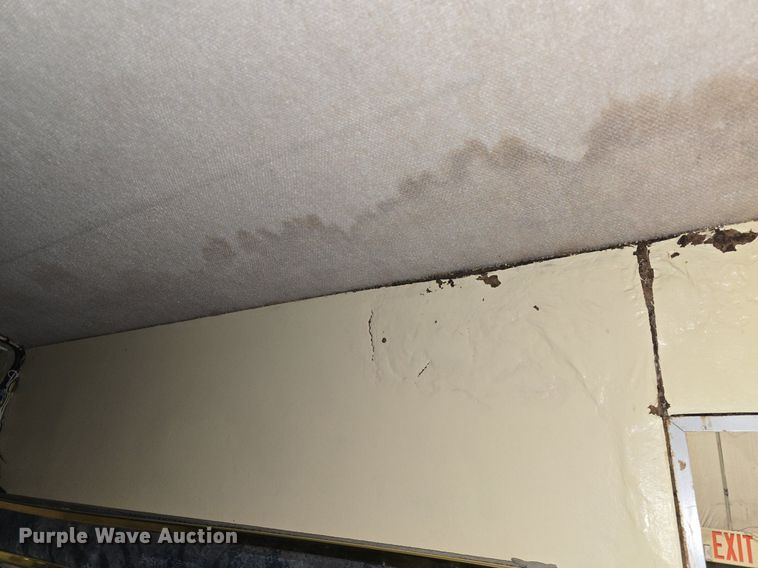 image for item DQ5164 1995 Ford  Econoline E350 Montana Tioga RV