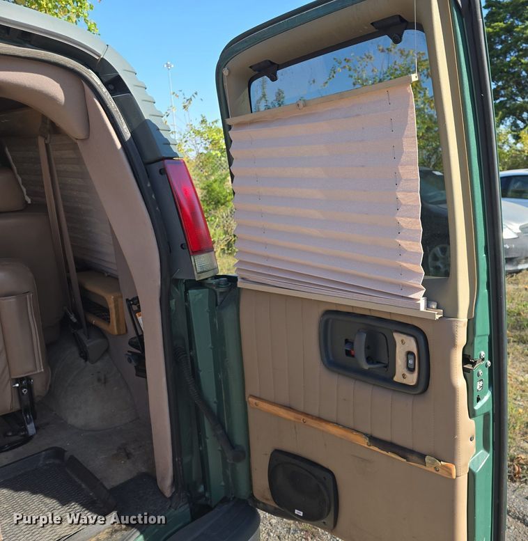 image for item DQ5188 1999 Chevy  Express G1500 van