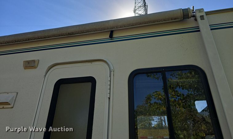 image for item DQ5193 1997 Ford E350 Four Winds 5000 RV