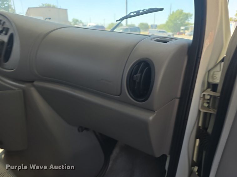 image for item DQ5193 1997 Ford E350 Four Winds 5000 RV