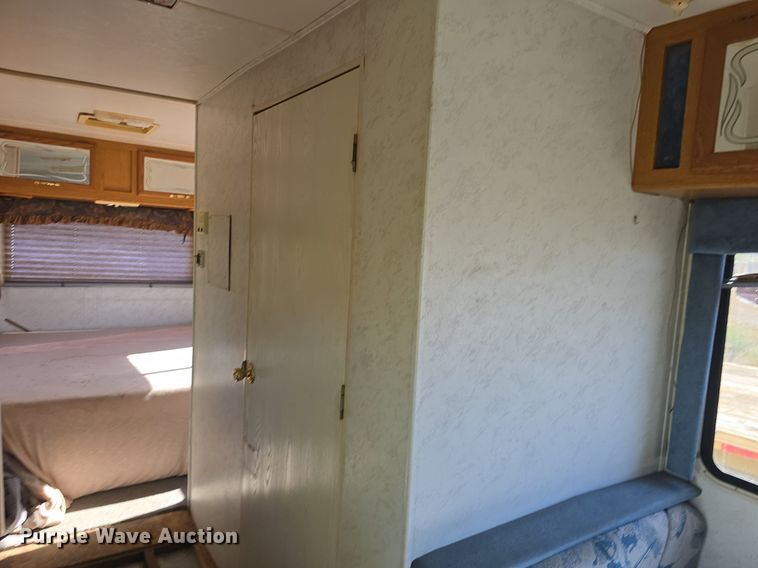 image for item DQ5193 1997 Ford E350 Four Winds 5000 RV