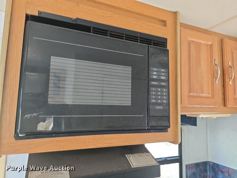 image for item DQ5193 1997 Ford E350 Four Winds 5000 RV