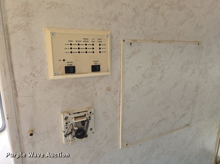 image for item DQ5193 1997 Ford E350 Four Winds 5000 RV