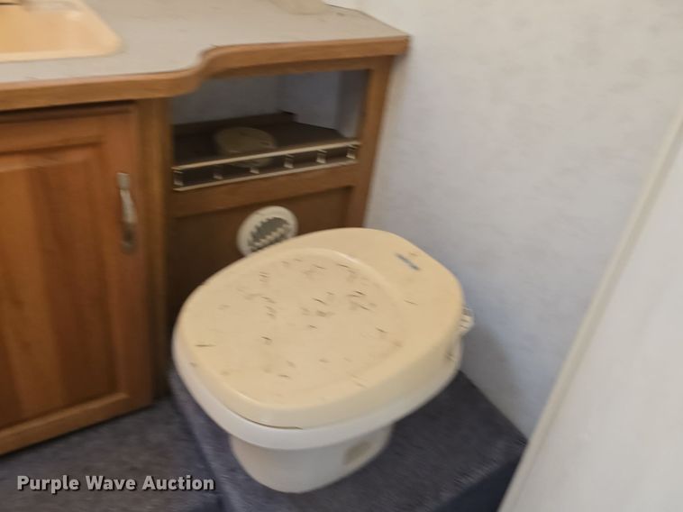 image for item DQ5193 1997 Ford E350 Four Winds 5000 RV