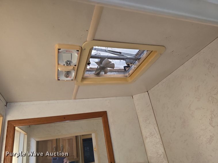 image for item DQ5193 1997 Ford E350 Four Winds 5000 RV