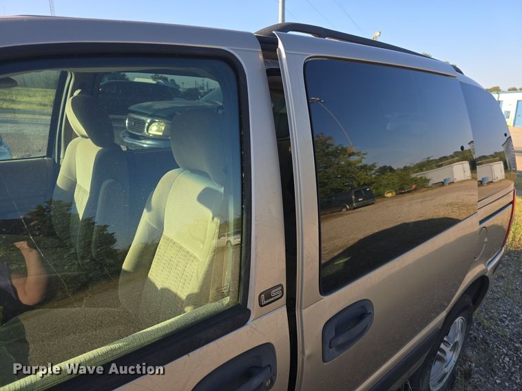 image for item DQ5195 2002 Chevrolet Venture LS van