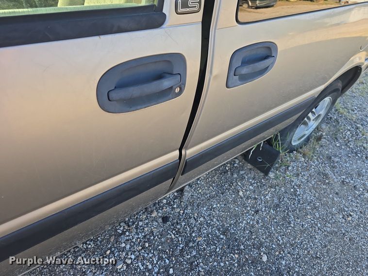 image for item DQ5195 2002 Chevrolet Venture LS van