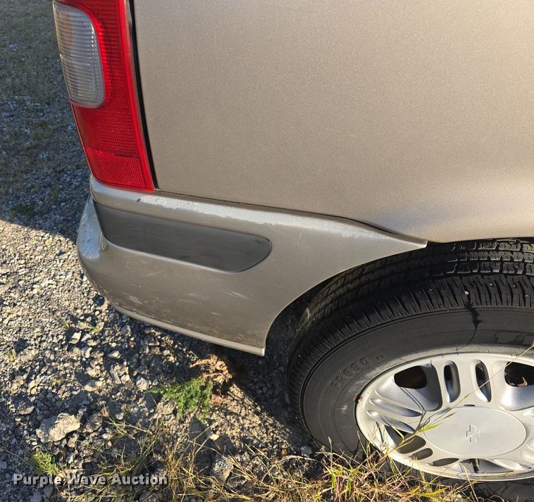 image for item DQ5195 2002 Chevrolet Venture LS van