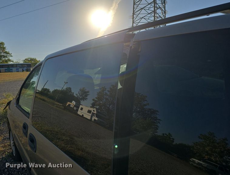 image for item DQ5195 2002 Chevrolet Venture LS van