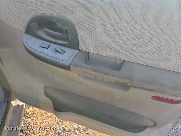 image for item DQ5195 2002 Chevrolet Venture LS van