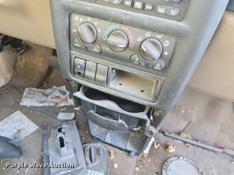 image for item DQ5195 2002 Chevrolet Venture LS van