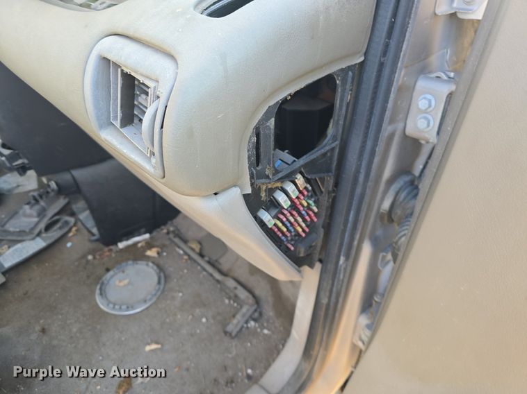 image for item DQ5195 2002 Chevrolet Venture LS van