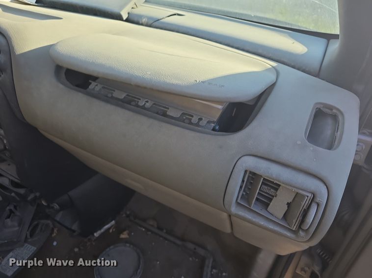 image for item DQ5195 2002 Chevrolet Venture LS van