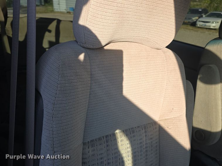 image for item DQ5195 2002 Chevrolet Venture LS van