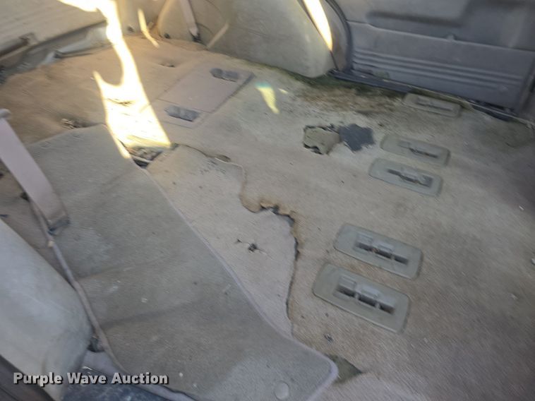 image for item DQ5195 2002 Chevrolet Venture LS van