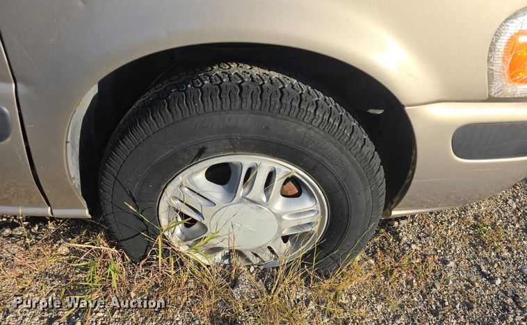 image for item DQ5195 2002 Chevrolet Venture LS van