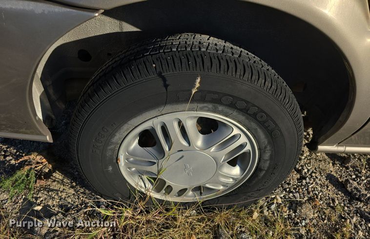 image for item DQ5195 2002 Chevrolet Venture LS van