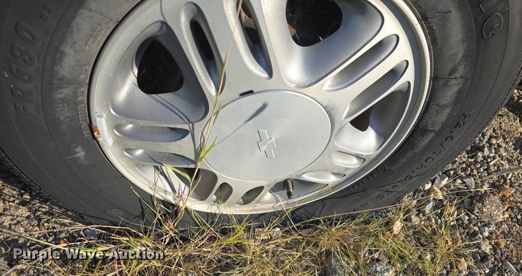 image for item DQ5195 2002 Chevrolet Venture LS van