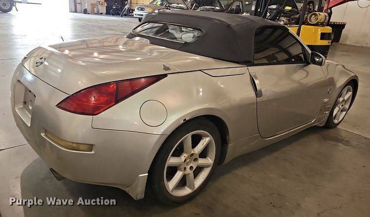 image for item DQ5206 2004 Nissan  350Z convertible