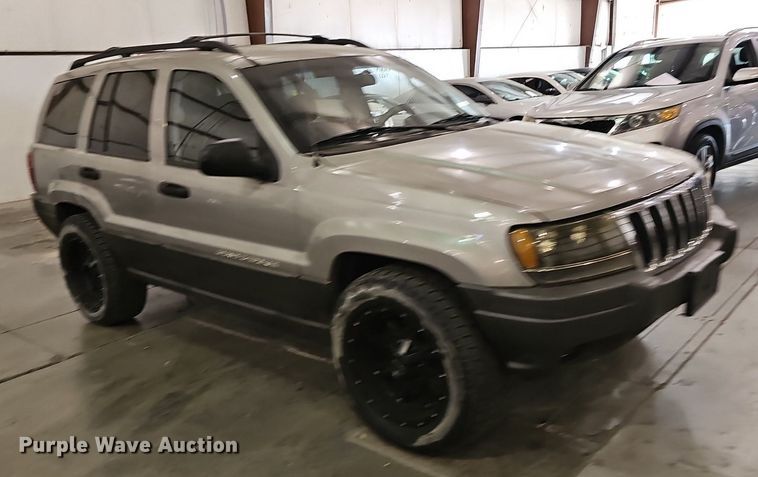 image for item DQ5207 2002 Jeep  Grand Cherokee Laredo SUV