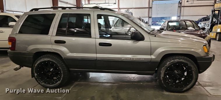 image for item DQ5207 2002 Jeep  Grand Cherokee Laredo SUV