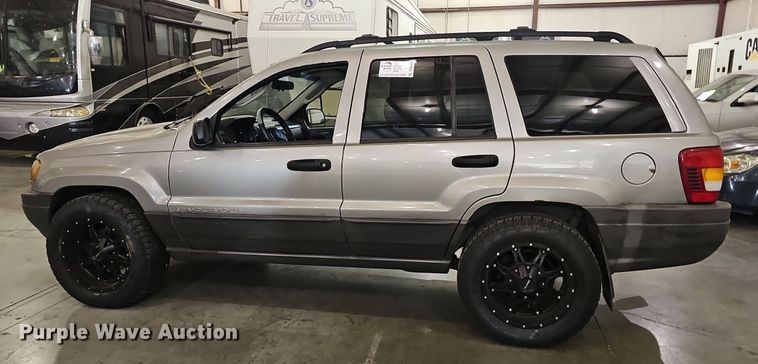 image for item DQ5207 2002 Jeep  Grand Cherokee Laredo SUV