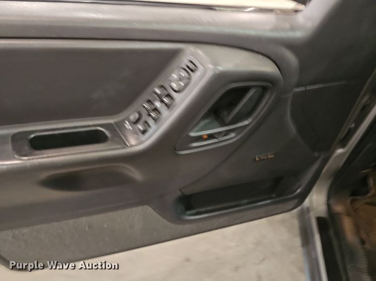 image for item DQ5207 2002 Jeep  Grand Cherokee Laredo SUV