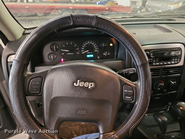 image for item DQ5207 2002 Jeep  Grand Cherokee Laredo SUV