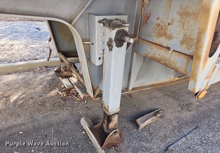 image for item DQ5211 1995 Trailking TK70LCS482 drop deck equipment trailer