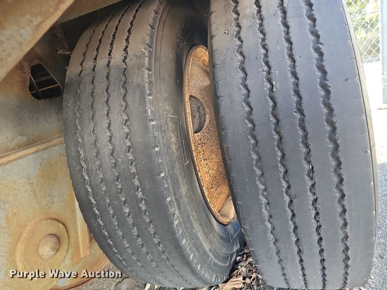 image for item DQ5211 1995 Trailking TK70LCS482 drop deck equipment trailer